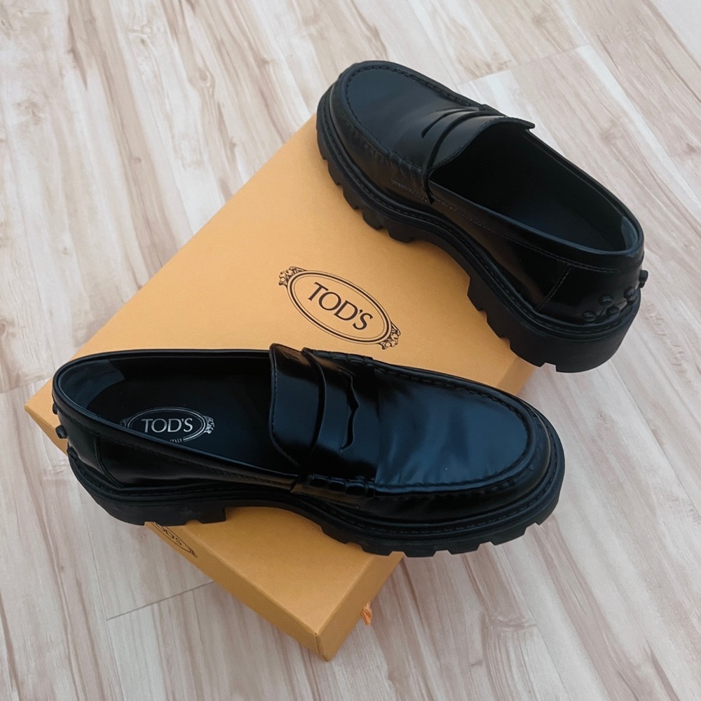 NIB Tod’s Gomna Pesante glossed leather loafers moccasins - Picture 5 of 15